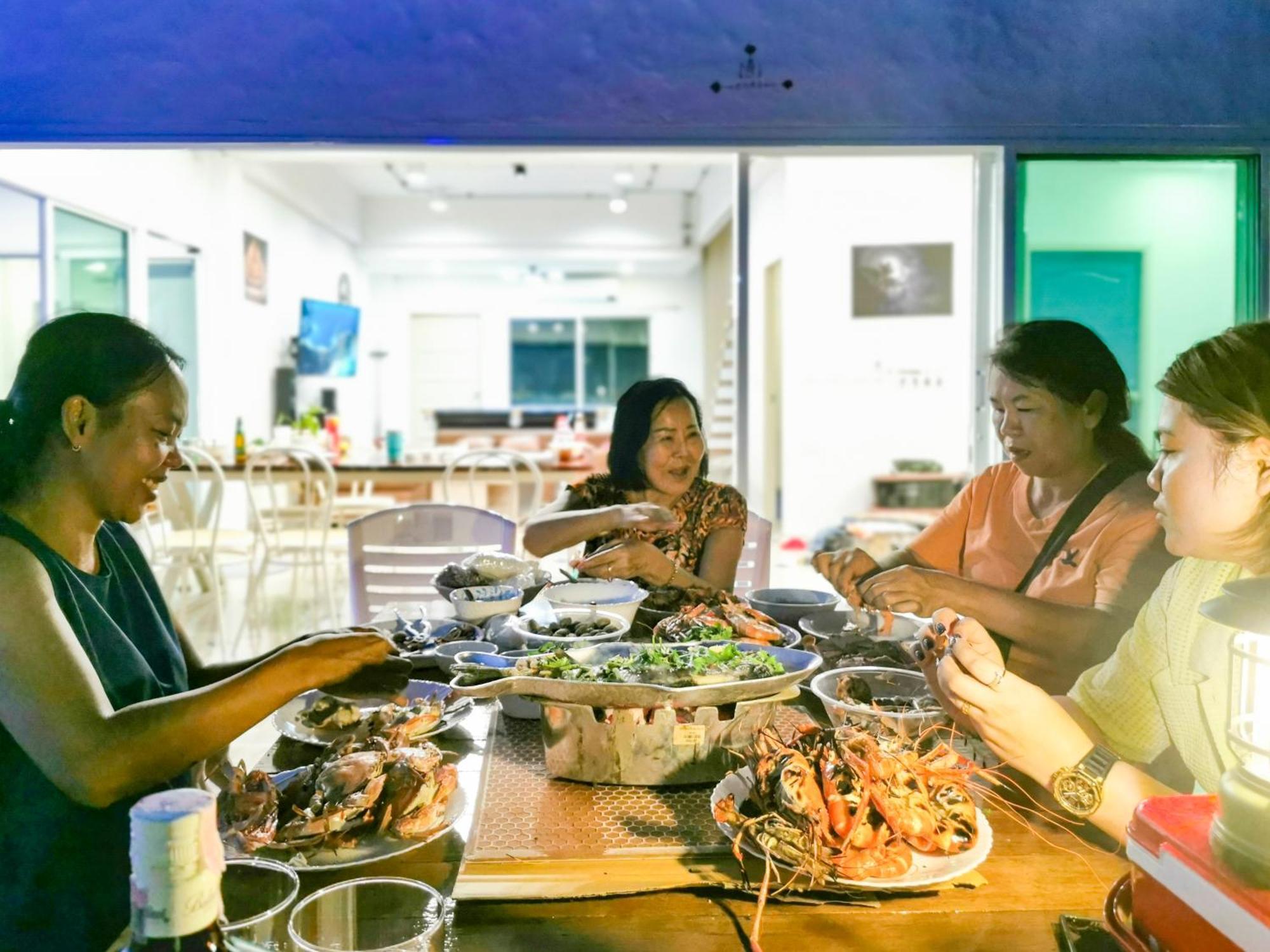 Thepprasit Cosy Villa Haat Jomtien Eksteriør bilde